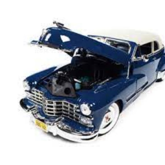 NIB Auto World Die-cast 1:18 1947 Cadillac Series 62 Soft Top - Picture 3 of 8
